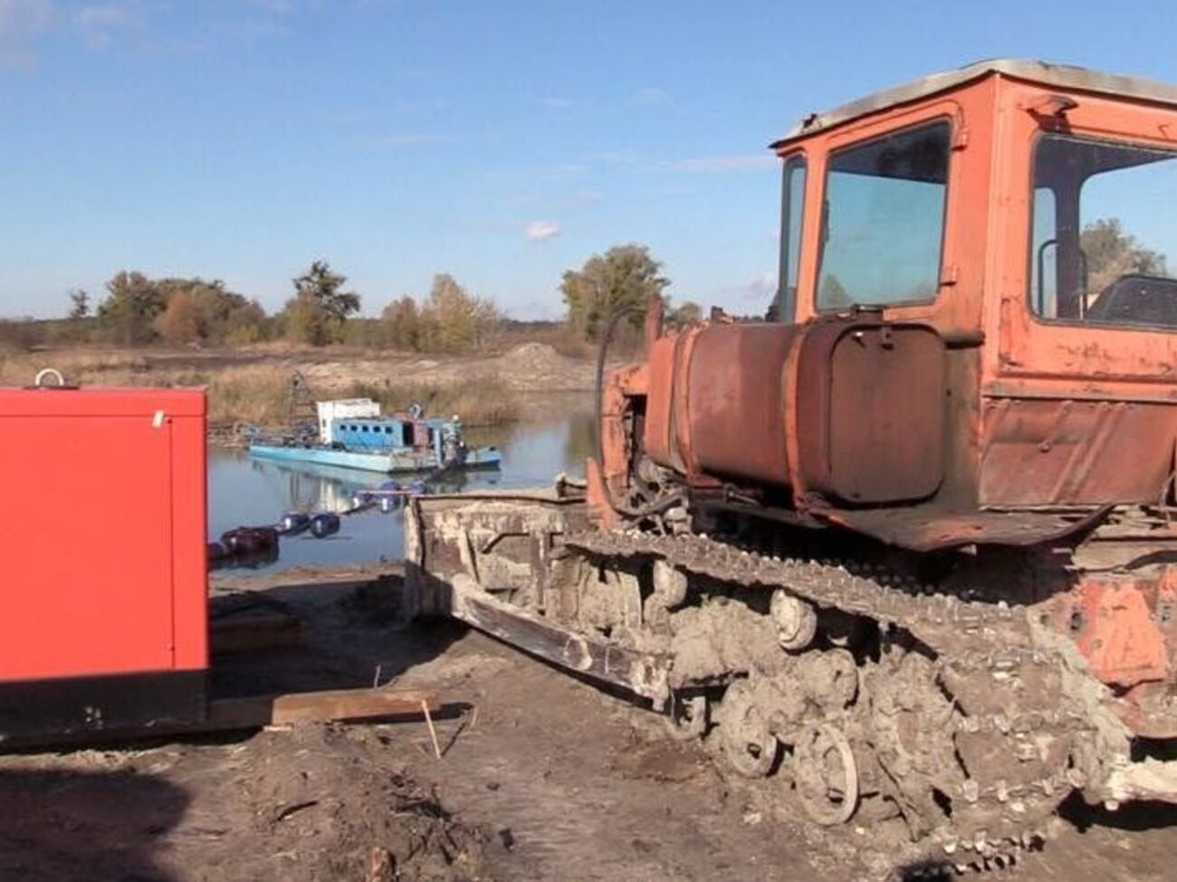 Журналисты снимали сюжет о незаконной добыче песка