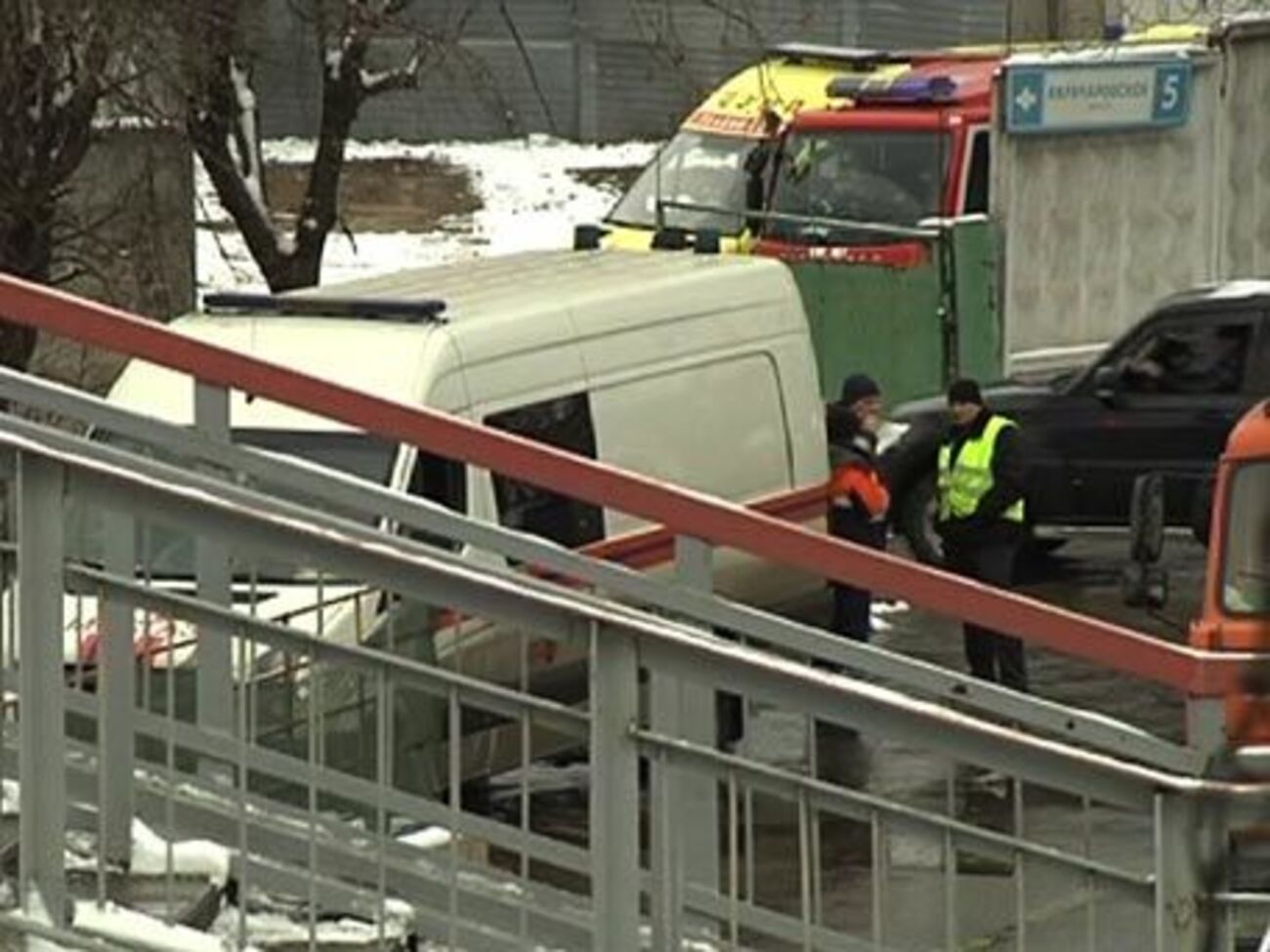 На место происшествия прибыла военная полиция и пожарная служба