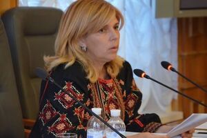 Богомолец является владелицей Института дерматокосметологии, Института теледерматологии и сети диагностических клиник доктора Богомолец