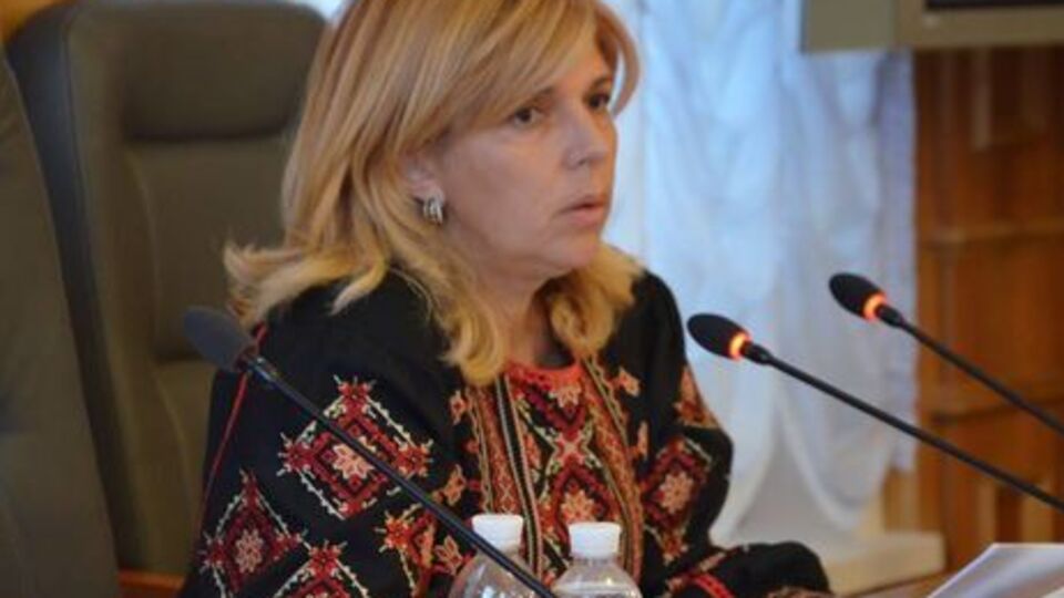 Богомолец является владелицей Института дерматокосметологии, Института теледерматологии и сети диагностических клиник доктора Богомолец