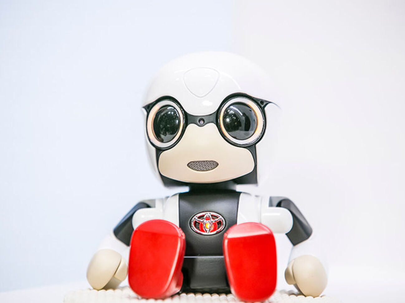 Робот умеет распознавать эмоции и жесты