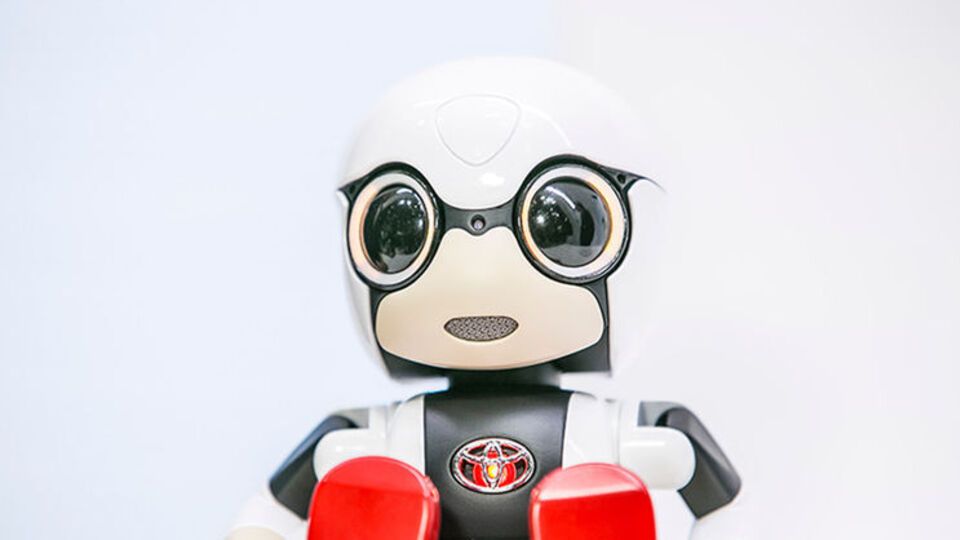 Робот умеет распознавать эмоции и жесты