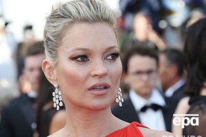 Мосс официально незамужем