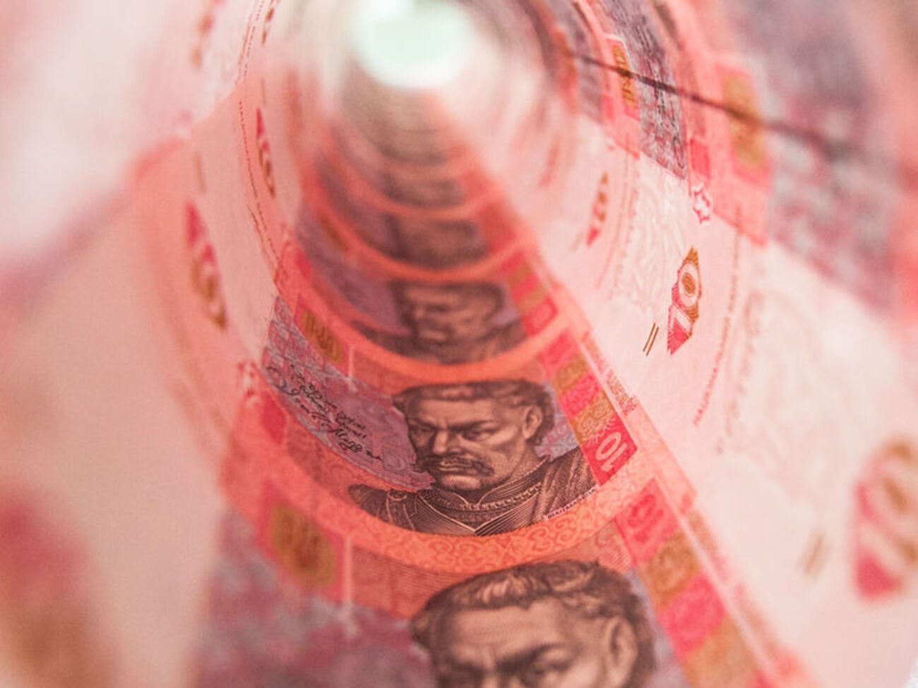 Валютные резервы за прошлый месяц выросли почти на 10%