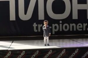 4-летняя Маргарита Ушакова читает стих о бабушкиной пенсии