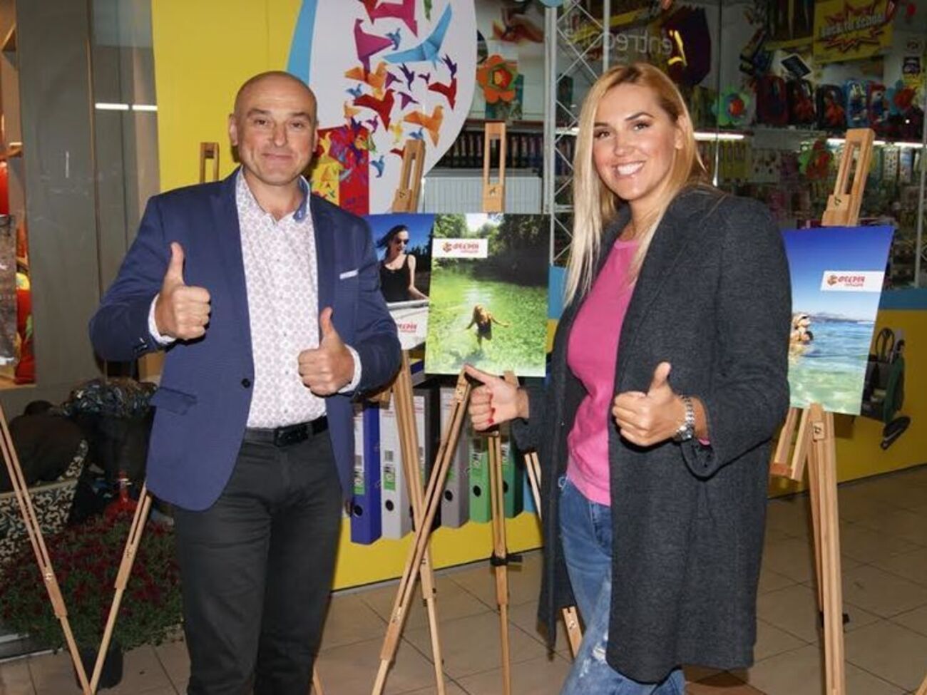 Клочкова (справа на фото) посетила вечеринку компании "Феєрія мандрів"