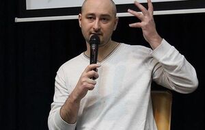 Бабченко: Путин, конечно же, очень хотел бы написать: "Да пошли вы вообще нах...й, пиндосы сраные, и ты, абамка-чмо, в первую очередь"