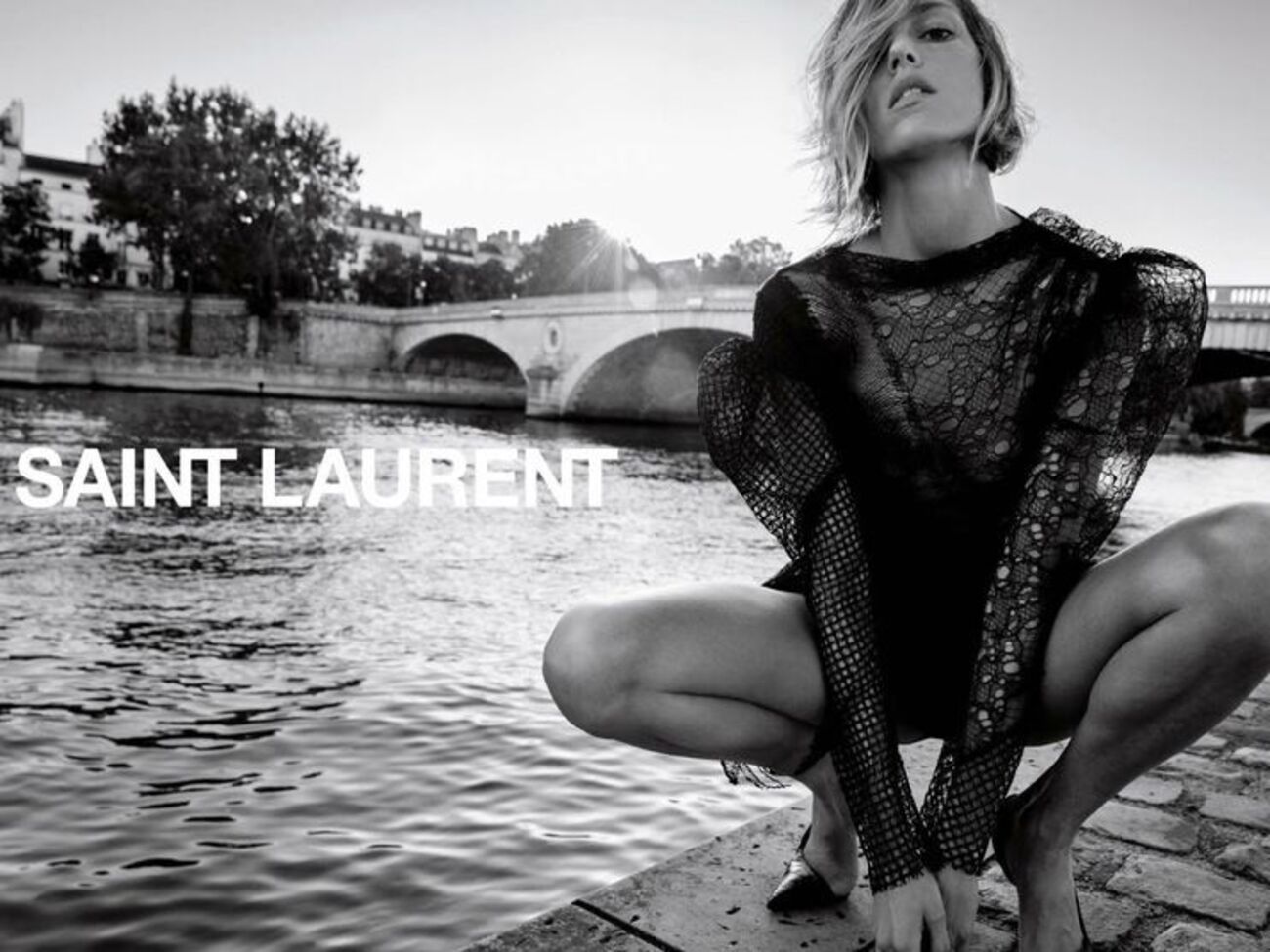 Одежду из новой коллекции Saint Laurent показала модель Аня Рубик