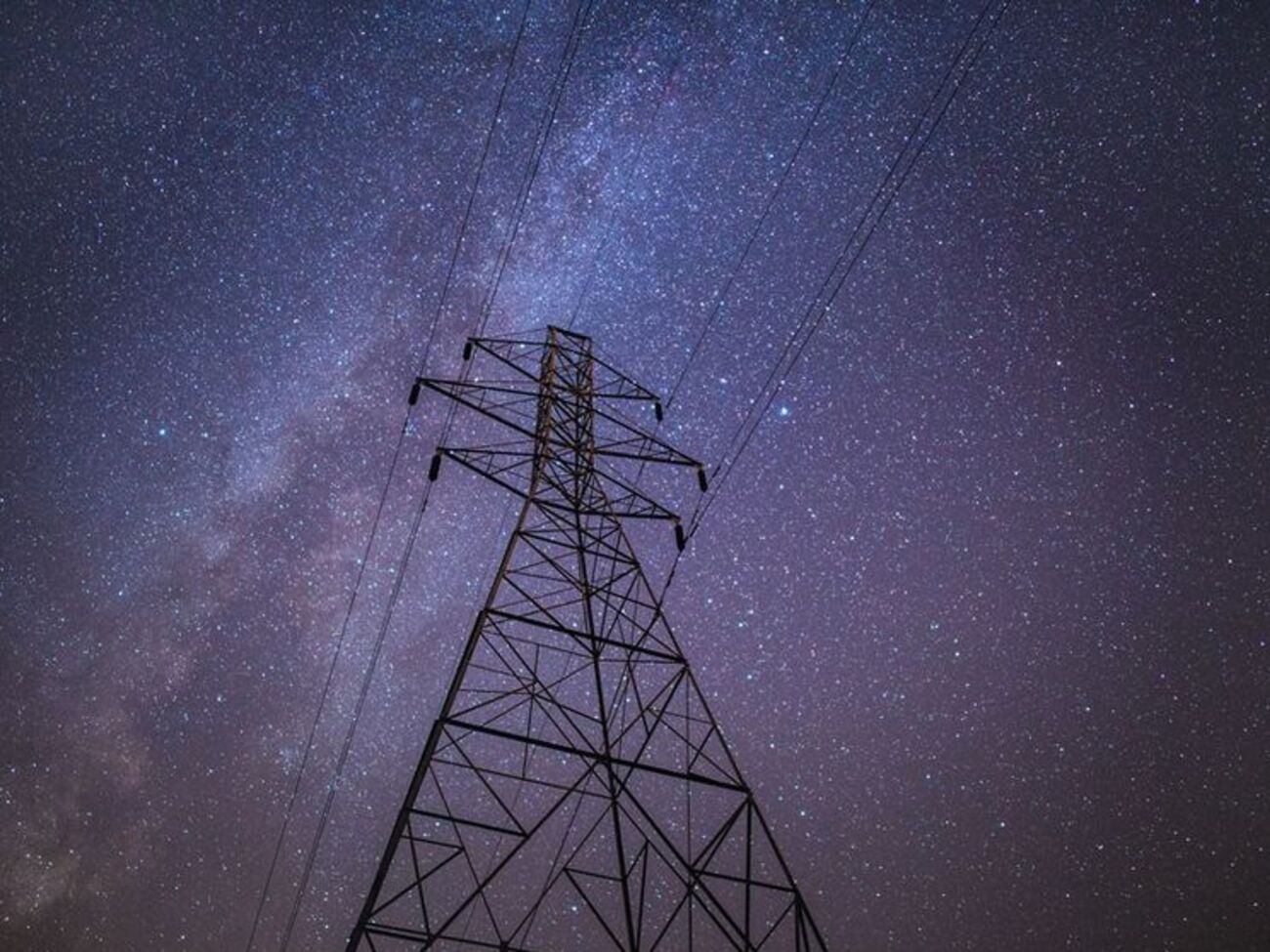 На западе Украины более 100 населенных пунктов остались без света