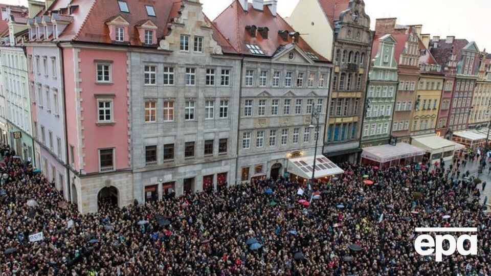 Власти Польши отреагировали на протесты против закона о запрете абортов