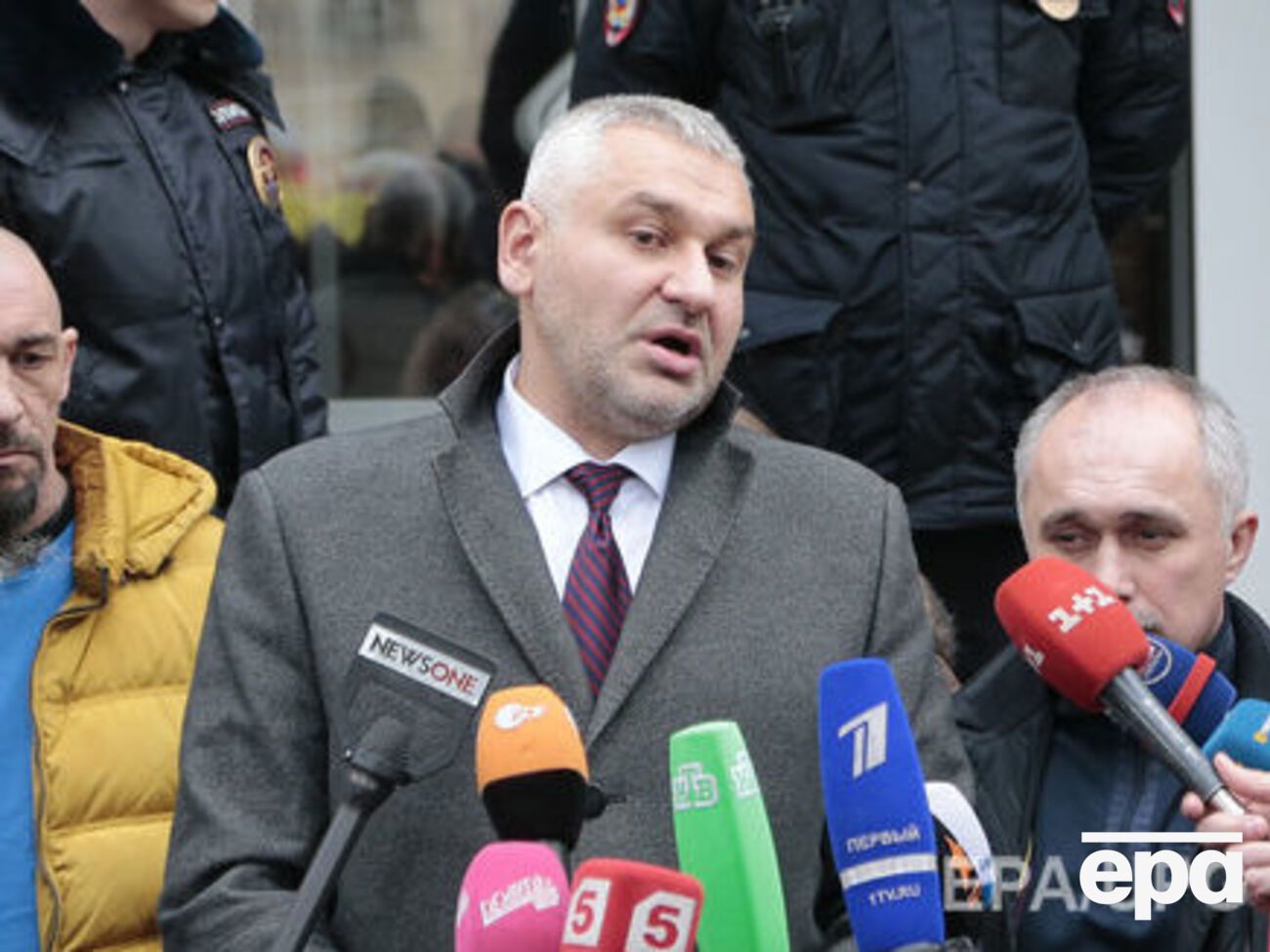 Фейгин сообщил, что к Сущенко не пускают консула