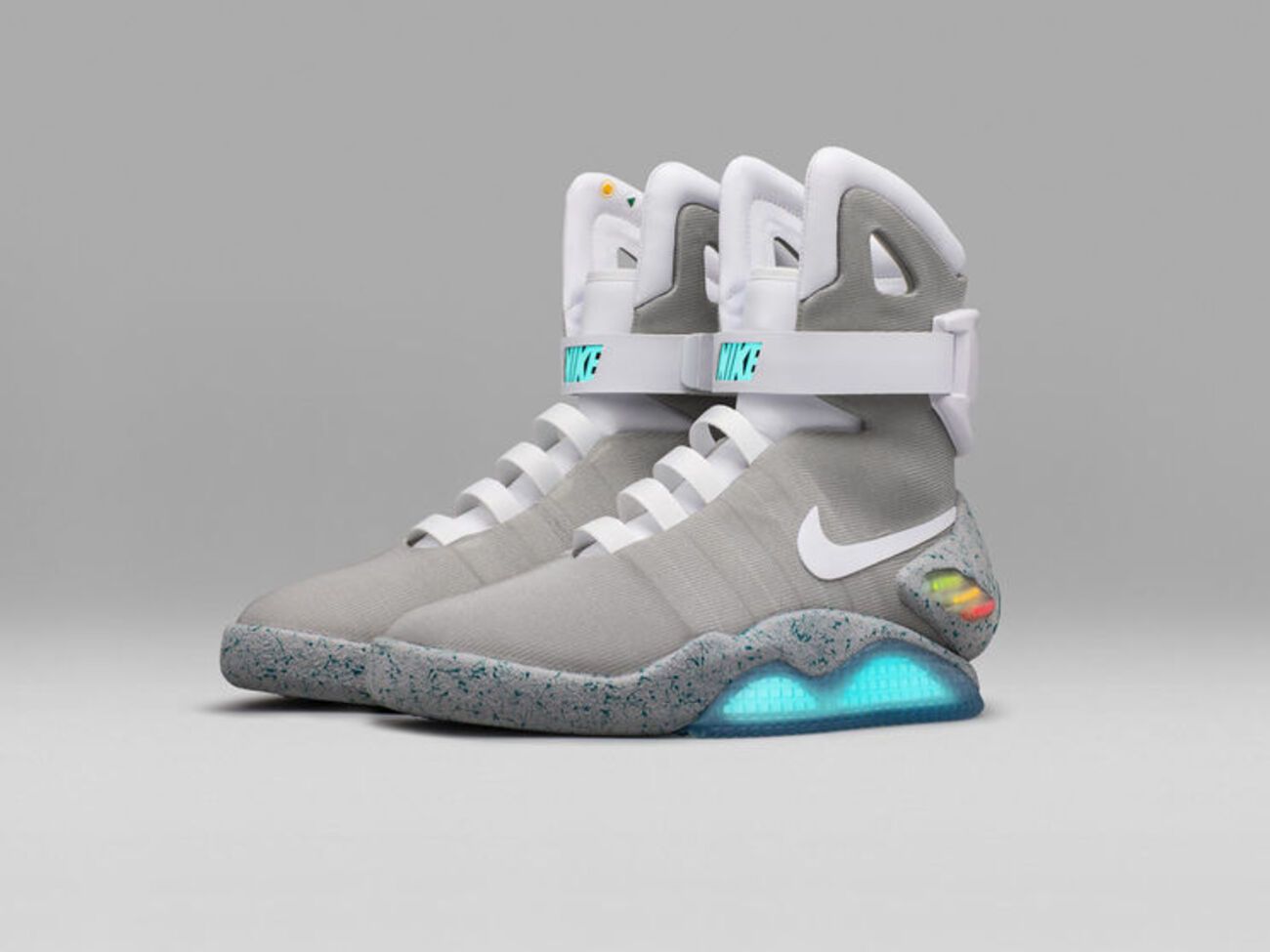 Nike выпустила 89 пар самошнурующихся кроссовок