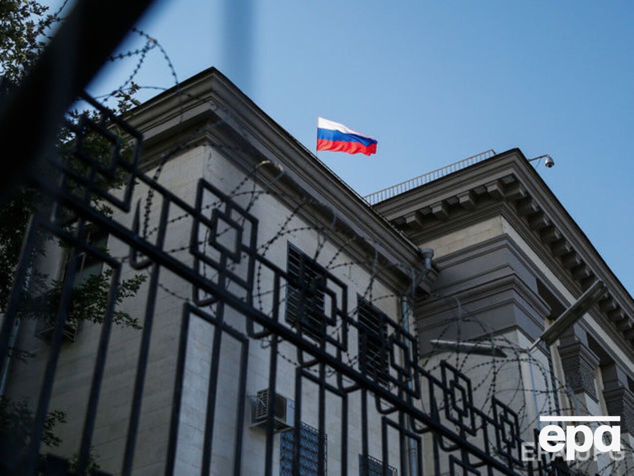 Эмиграция вымывает из России образованную, энергичную, мотивированную на изменение качества работы и жизни молодежь, отметили в Комитете гражданских инициатив