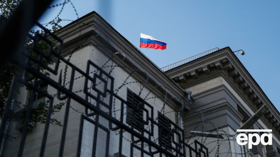 Эмиграция вымывает из России образованную, энергичную, мотивированную на изменение качества работы и жизни молодежь, отметили в Комитете гражданских инициатив