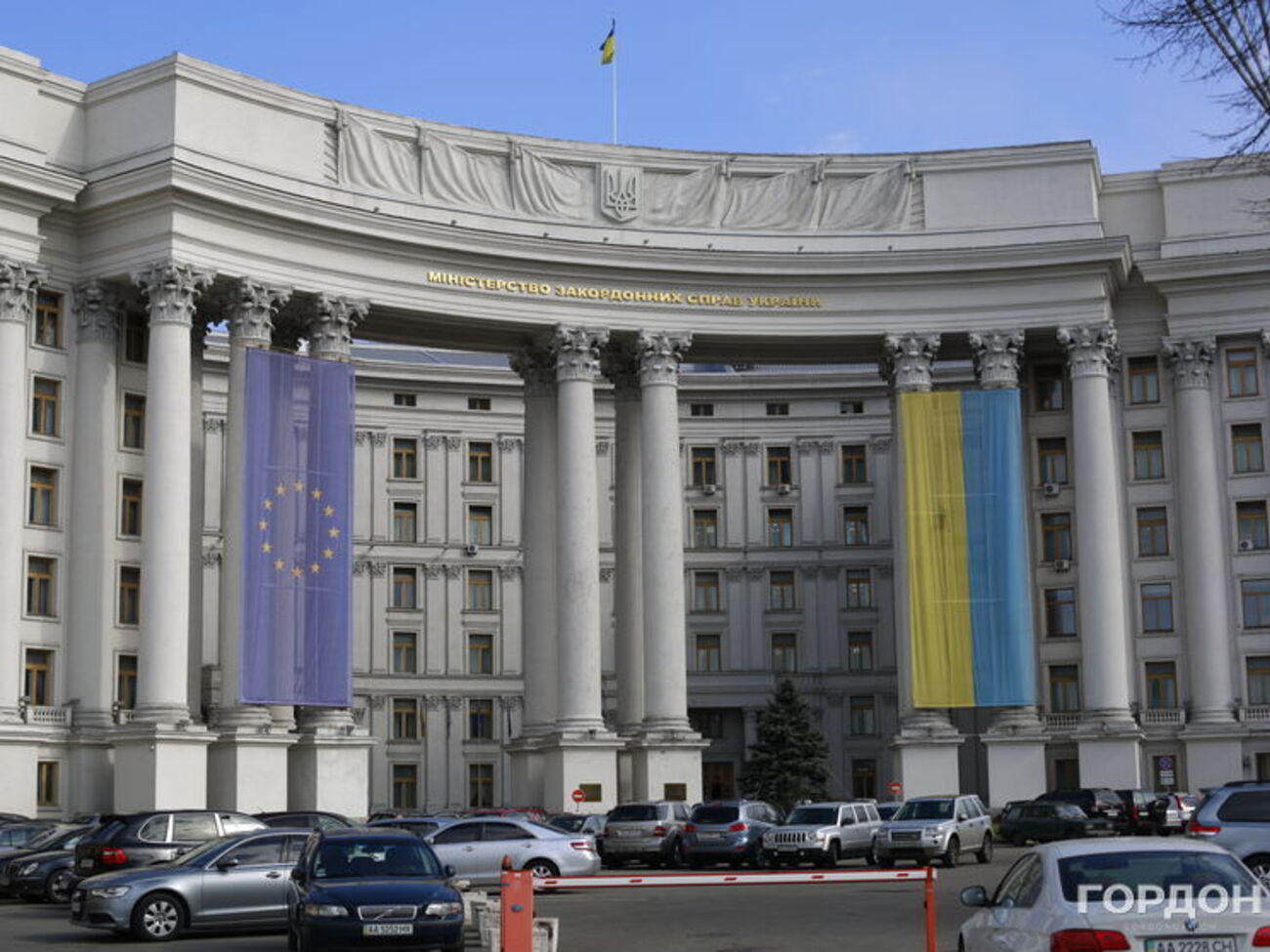 Консул РФ явился в МИД