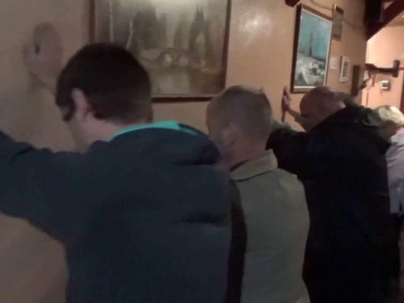 В случае отказа должникам угрожали расправой