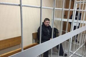 Шаповалов отметил, что лично видел, как бойцы его подразделения стреляли в сторону митингующих из помповых ружей