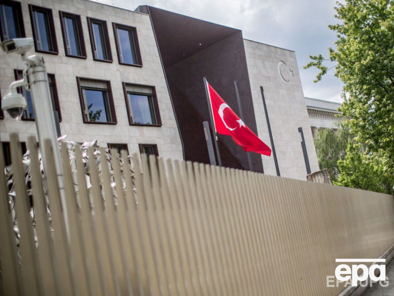 Несколько дипломатов из турецкого посольства в Германии просят политического убежища