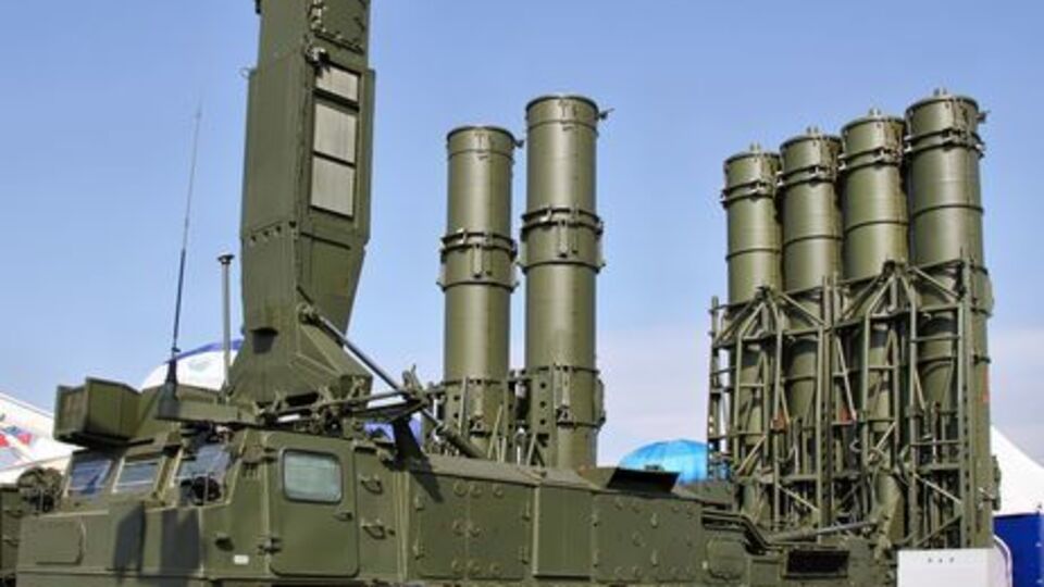 По словам Кожинова, эффективность системы С-300ВМ "ни разу не была доказана в реальном бою"