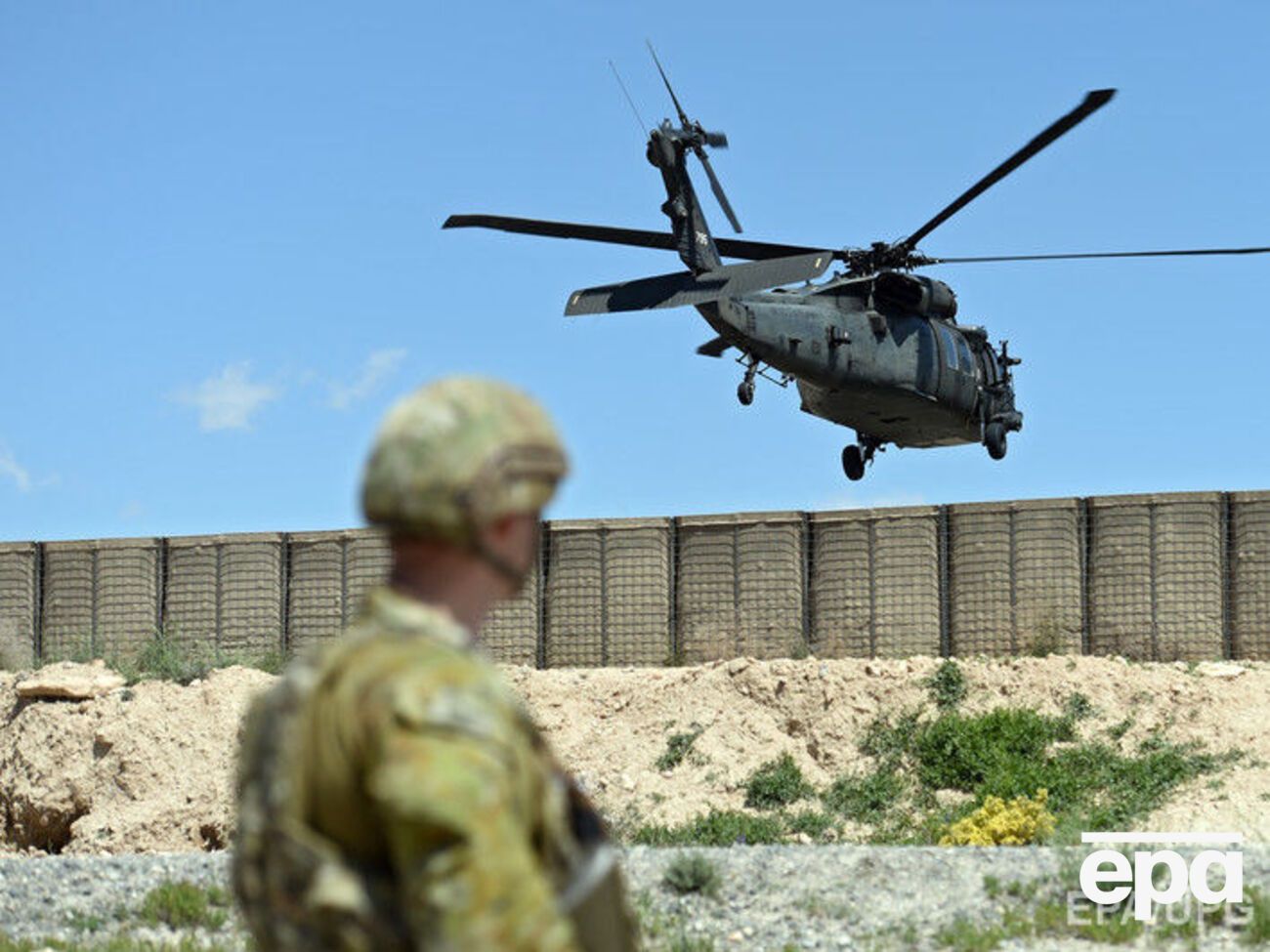 Талибы взяли ответственность за крушение вертолета