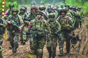 В Латвии объявили о повышенной готовности армии из-за действий России