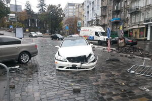 СМИ: Удар был настолько сильным, что у авто сработали подушки безопасности