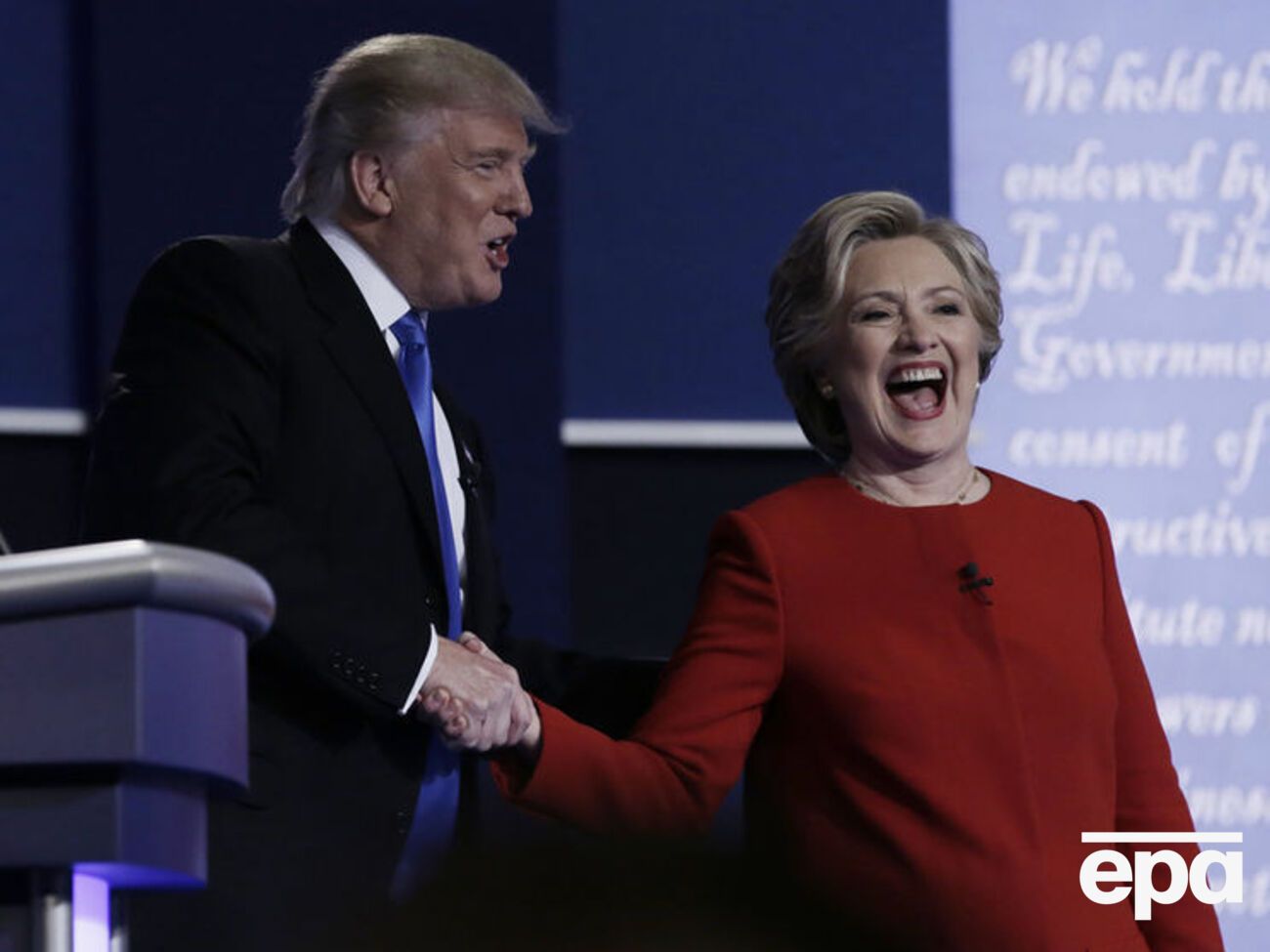 У Клинтон и Трампа было по две минуты на ответ