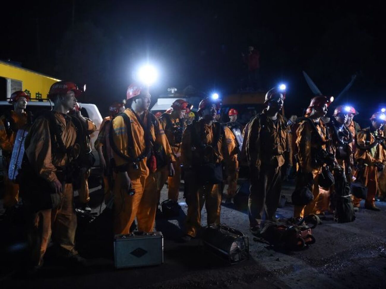 В спасательной операции задействовано более 400 человек