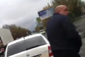 По данным волонтера, Валерий Комышный пытался договориться с полицейскими