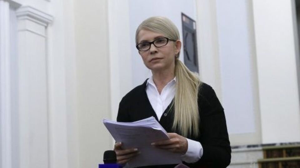 Тимошенко заявила, что президент, премьер и министры получают до 100 тыс. грн зарплаты
