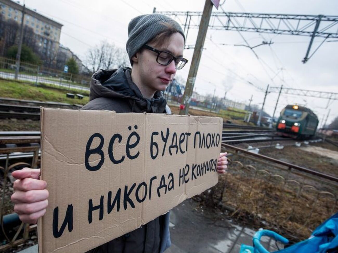 "Все будет плохо и никогда не кончится". В Петербурге прошел "увы-парад для увы-патриотов". Фоторепортаж