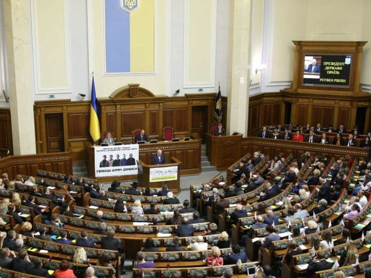 Рада сделала первый шаг к отмене пенсионного сбора при покупке валюты