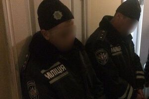 Старшие сержанты полиции, которые имеют опыт работы в органах более 10 лет, грабили пассажиров в Запорожье
