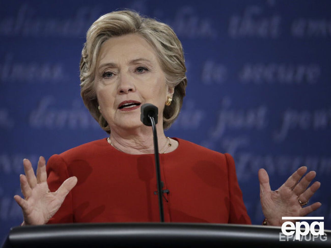 Рынки США отреагировали падением на новости о снижении рейтинга Клинтон