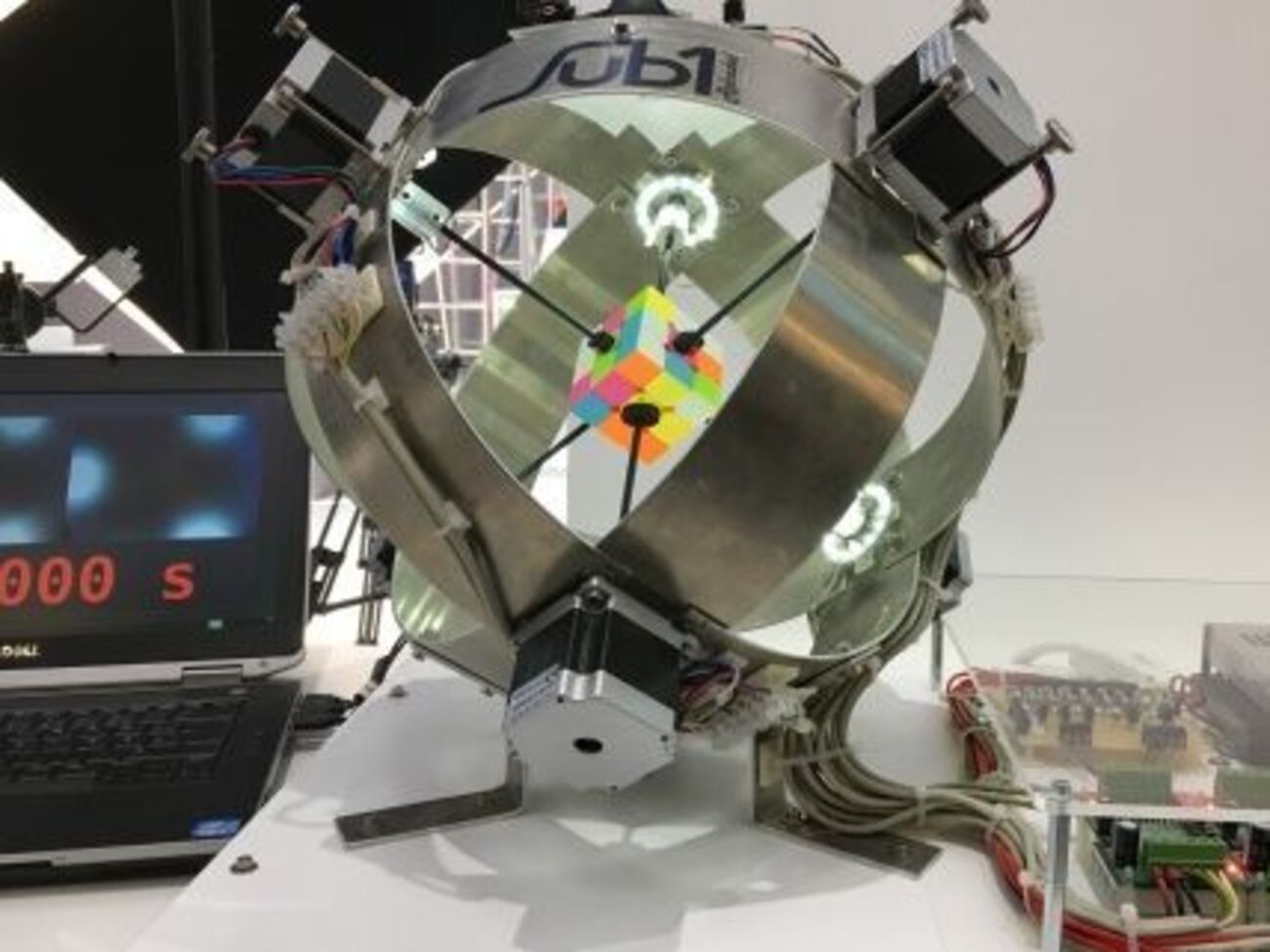 "Искусственный интеллект" собрал кубик Рубика менее чем за секунду