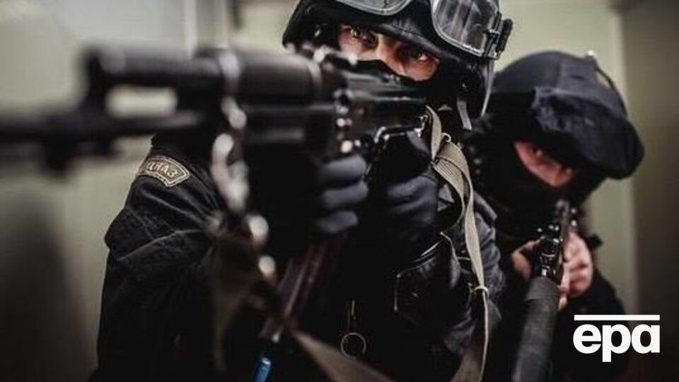 Российские спецслужбы задержали в Севастополе троих "украинских диверсантов"