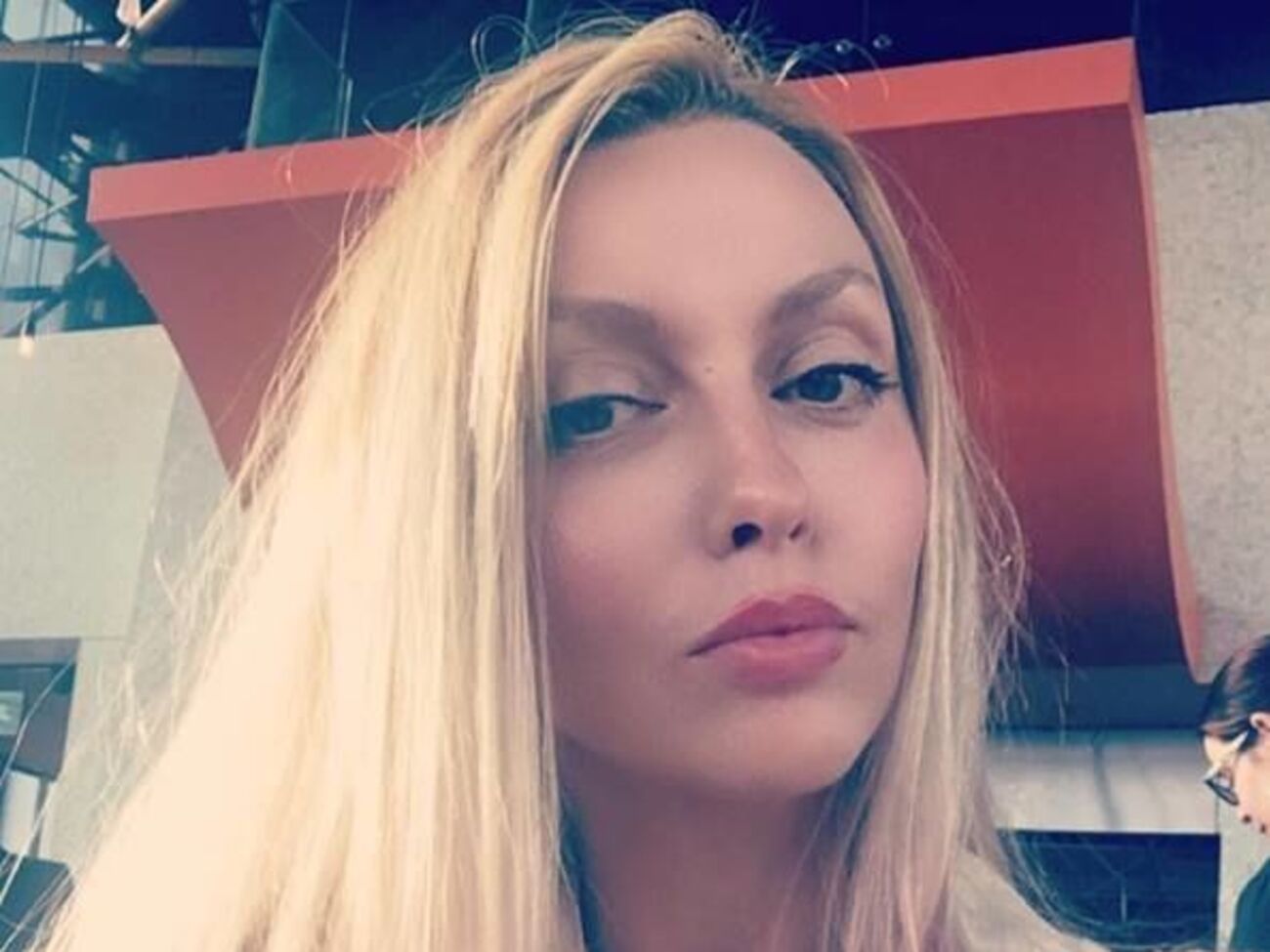 Полякова представила песню со словами на русском и украинском языках