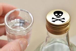 От отравления суррогатным алкоголем в Украине умерли уже 69 человек