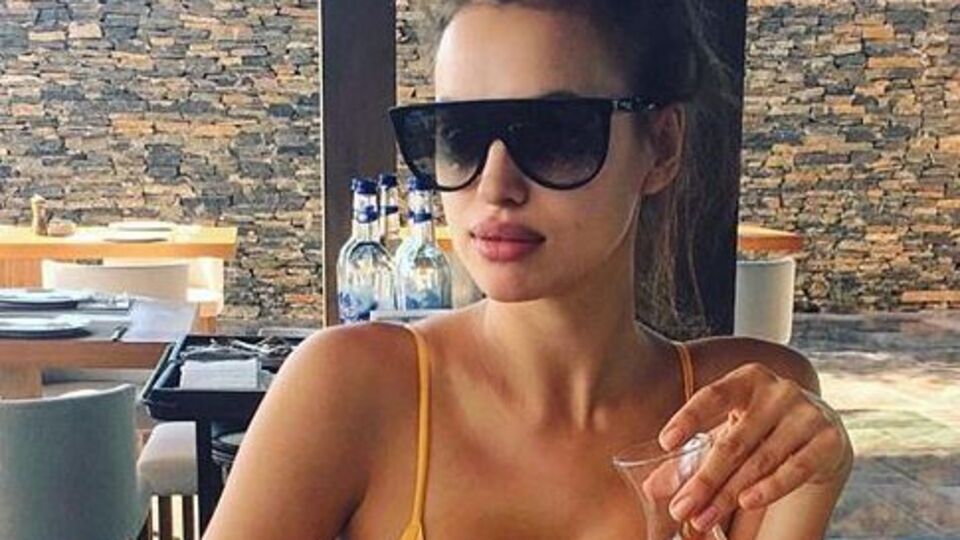 Шейк обнародовала снимок фотосета с мужчинами-моделями