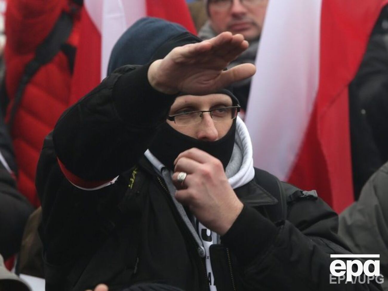 Польские националисты и футбольные фаны приняли активное участие в "Марше независимости"