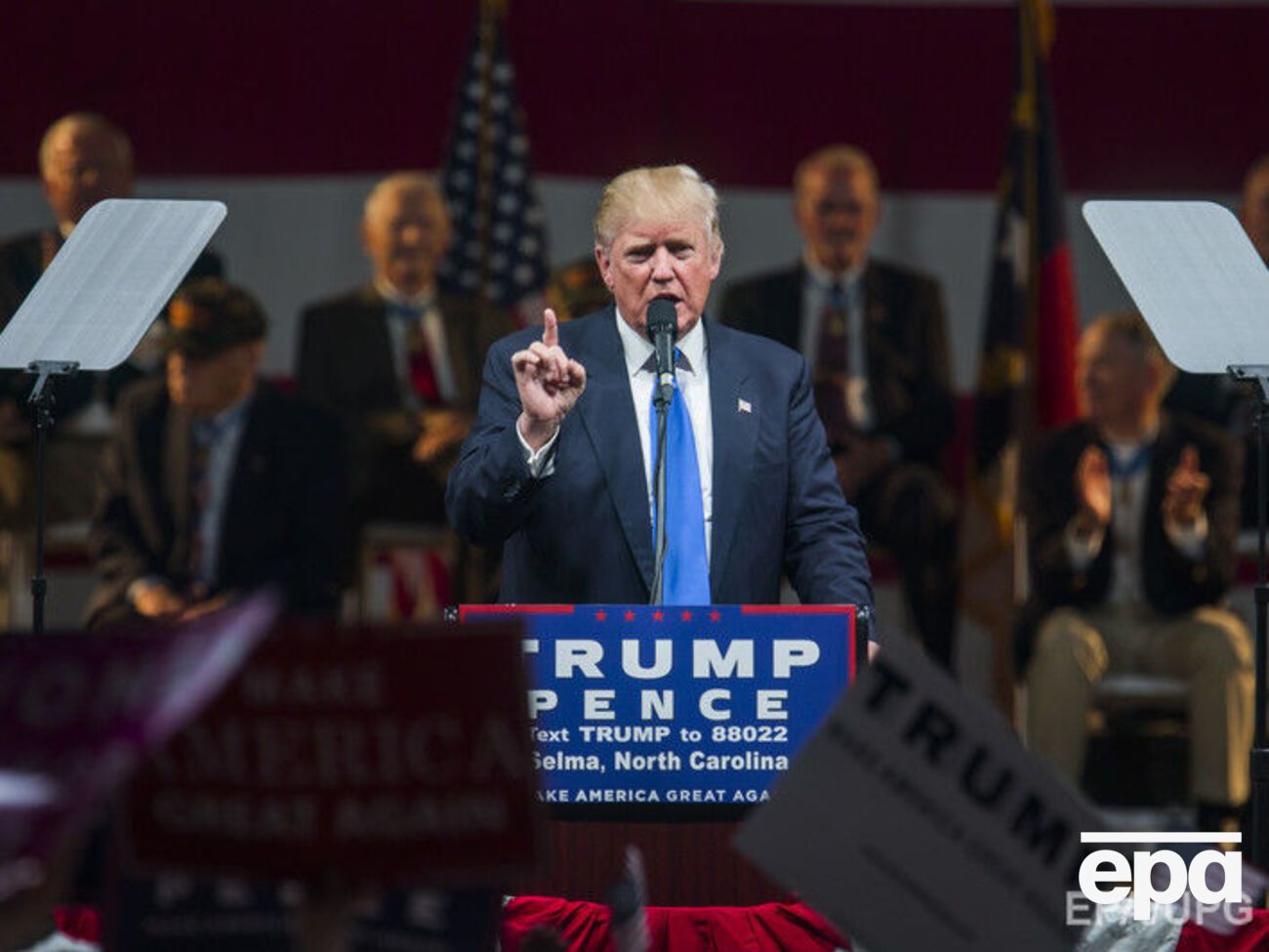 Трамп (на фото) рассказал, что получил "прекрасное" письмо от Путина