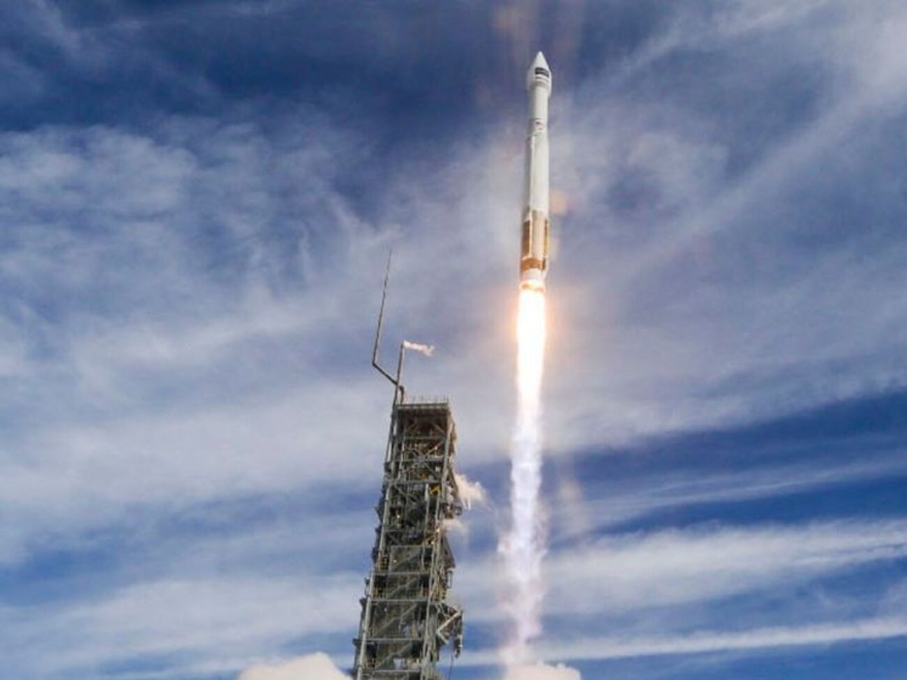 Взлет ракеты-носителя Atlas V