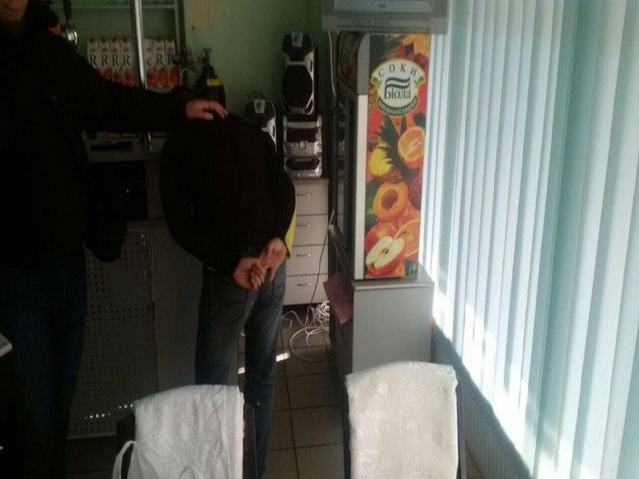 Мужчина был задержан в одном из кафе Бахмута, где монтировал оборудование