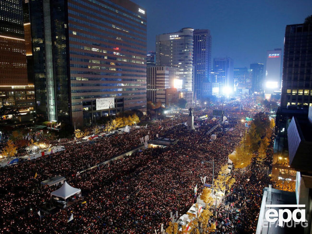 Участники протестов требуют отставки президента Южной Кореи