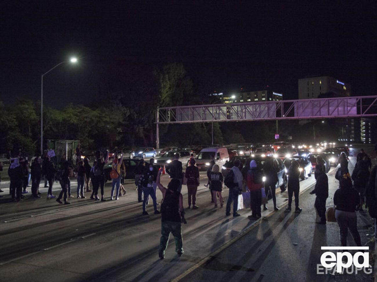 В некоторых городах США непрерывно идут митинги противников нового президента