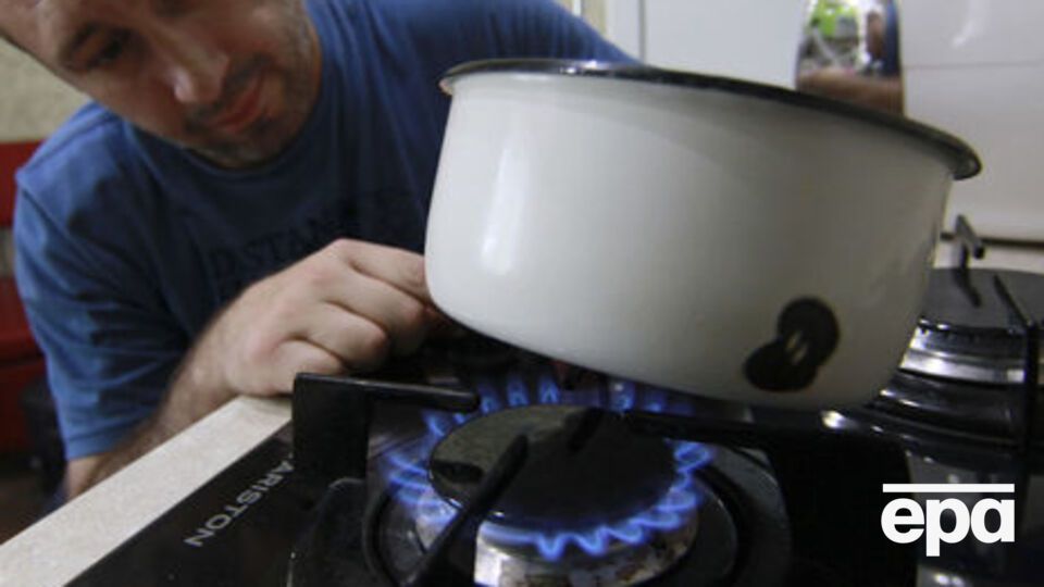 По информации пресс-службы Аксенова, главный инженер управления магистральных газопроводов "Черноморнефтегаза" открыл кран