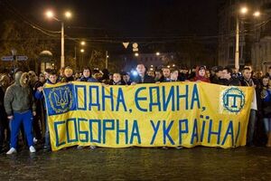Футбольные фанаты со всей Украины прошлись маршем по центру Одессы