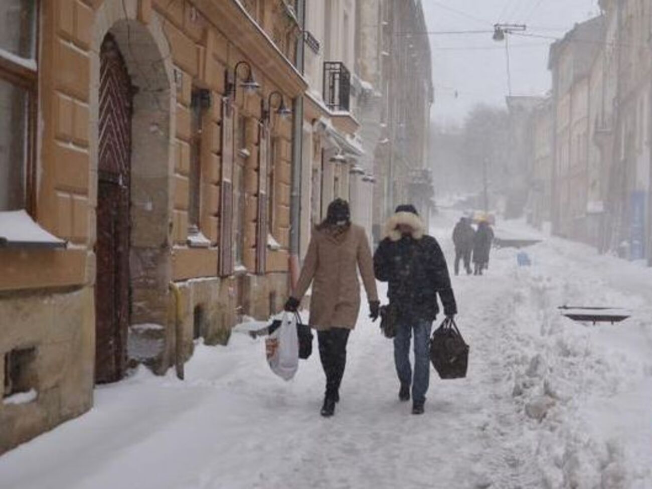 Львов засыпало снегом