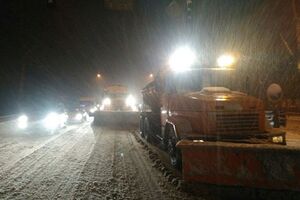 Половина Украины в снегу