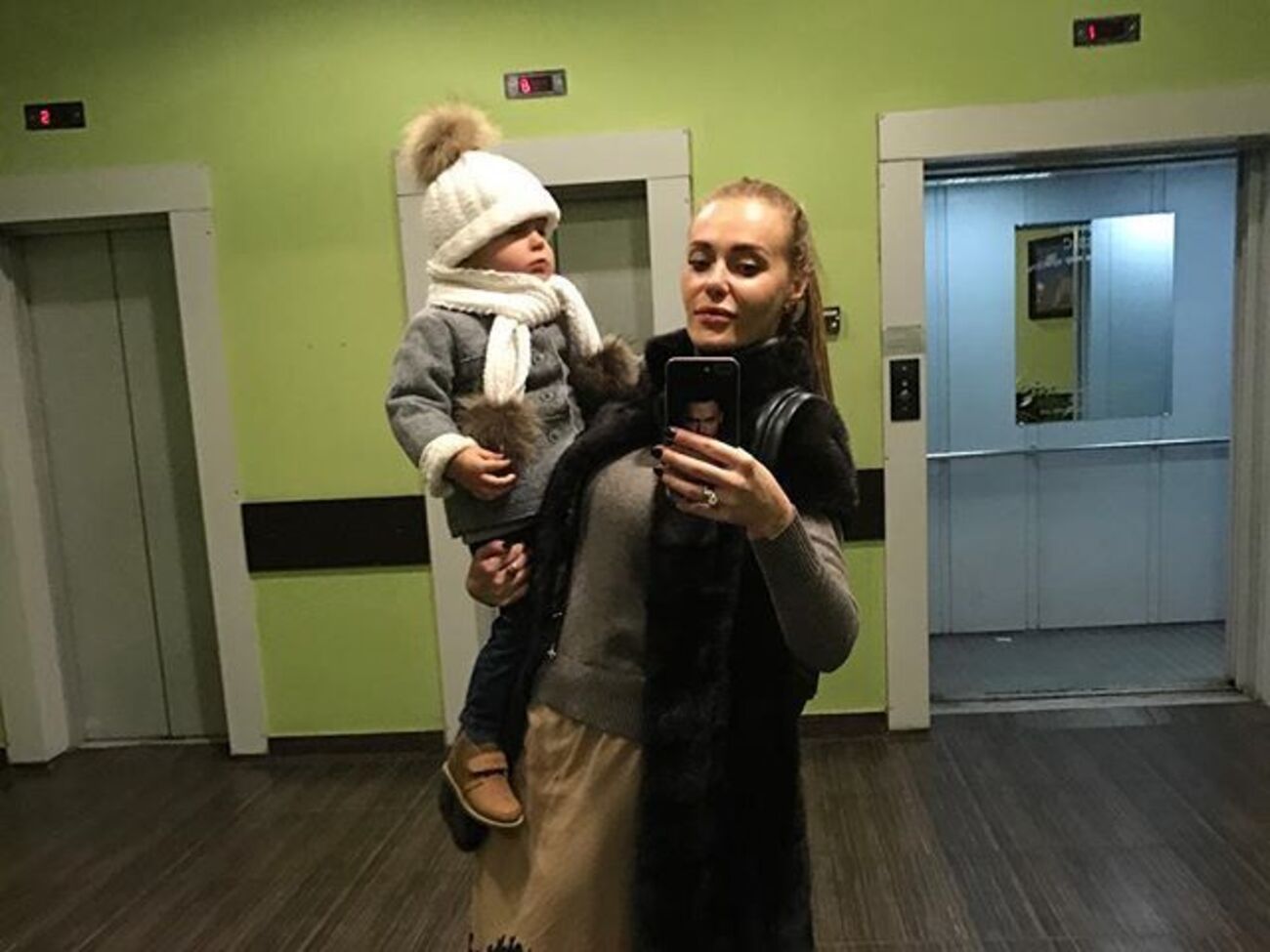 Слава: На руки